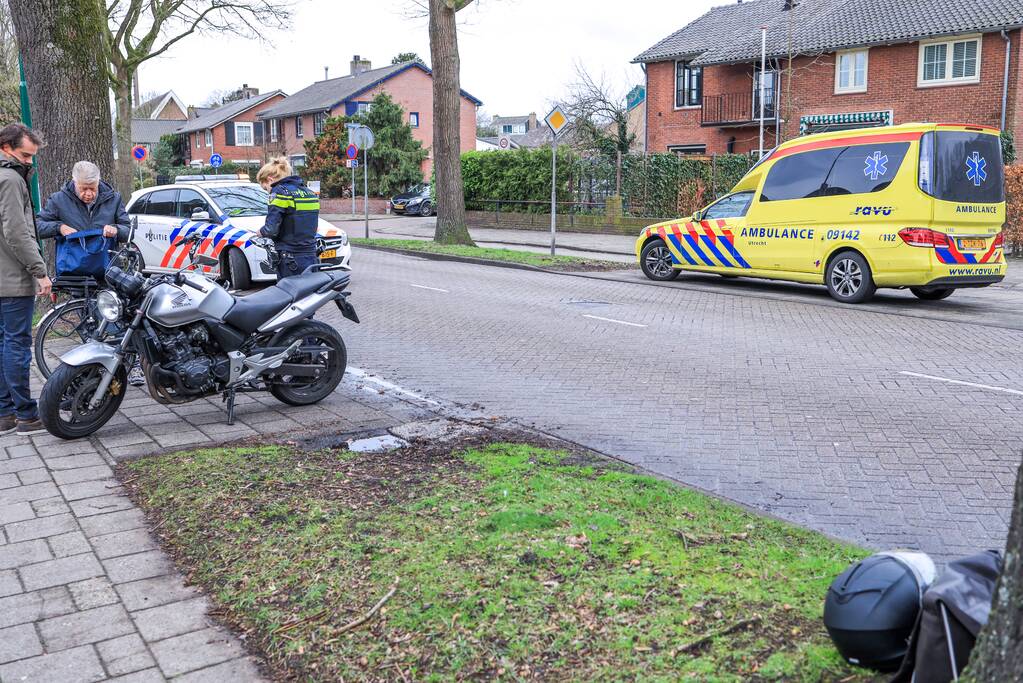 Fietsster gewond na aanrijding motor (Baarn)