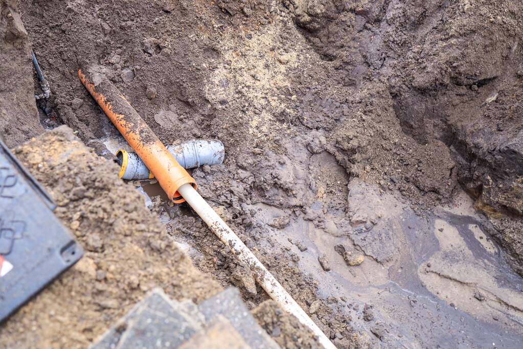 Hoofdwaterleiding geraakt bij graafwerkzaamheden (Amersfoort)