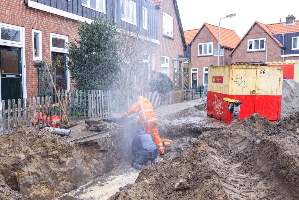 Hoofdwaterleiding geraakt bij graafwerkzaamheden (Amersfoort)