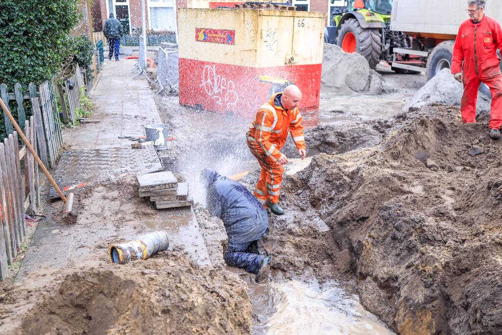 Hoofdwaterleiding geraakt bij graafwerkzaamheden (Amersfoort)
