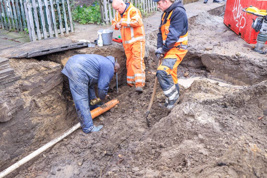 Hoofdwaterleiding geraakt bij graafwerkzaamheden (Amersfoort)