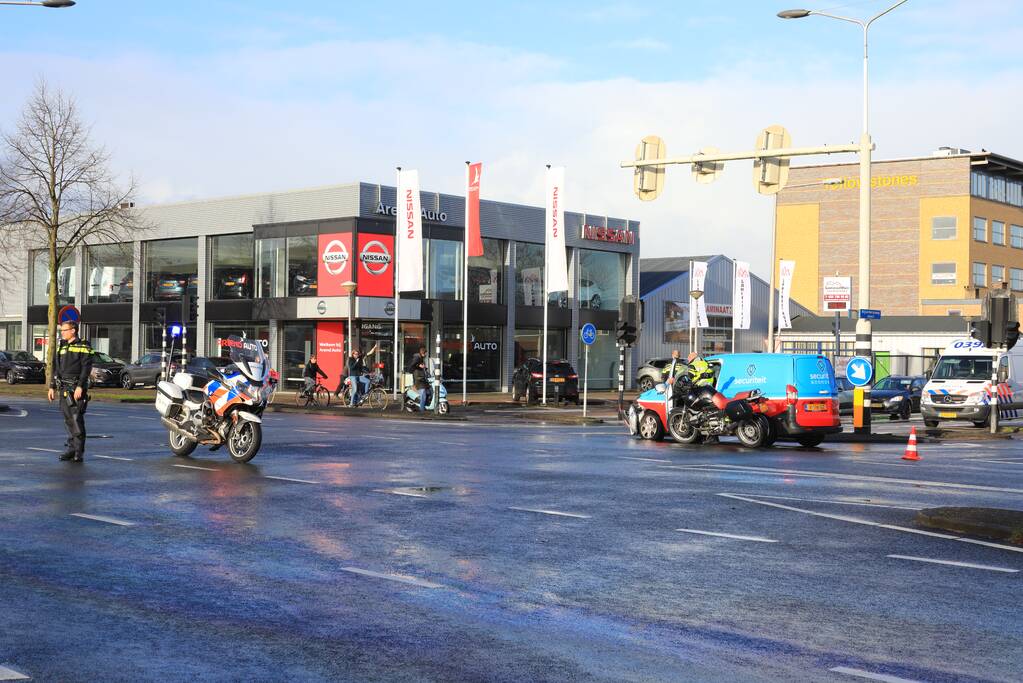 Motorrijder gewond na aanrijding met bestelbusje (Amersfoort)