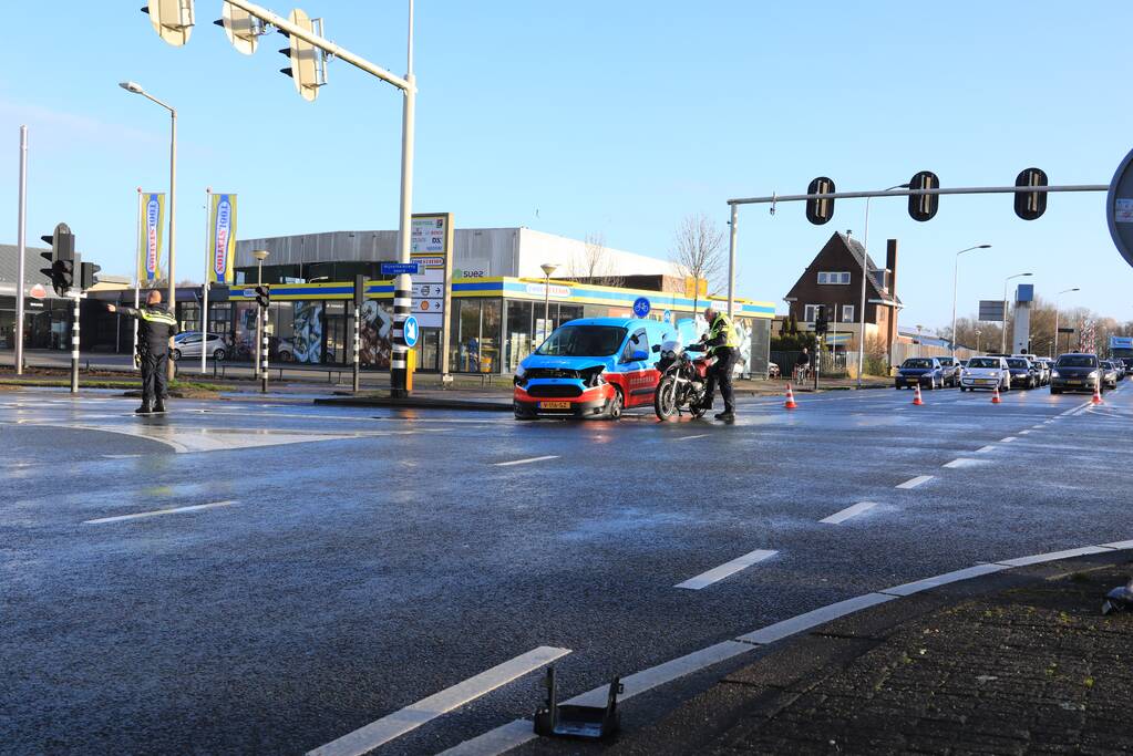 Motorrijder gewond na aanrijding met bestelbusje (Amersfoort)