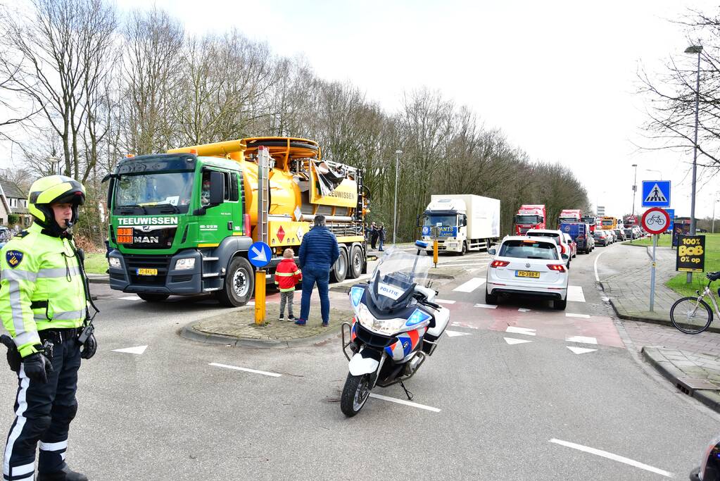 30ste Gooise Karavaan toeterend door de regio