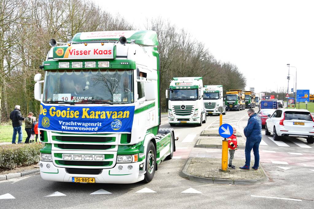30ste Gooise Karavaan toeterend door de regio