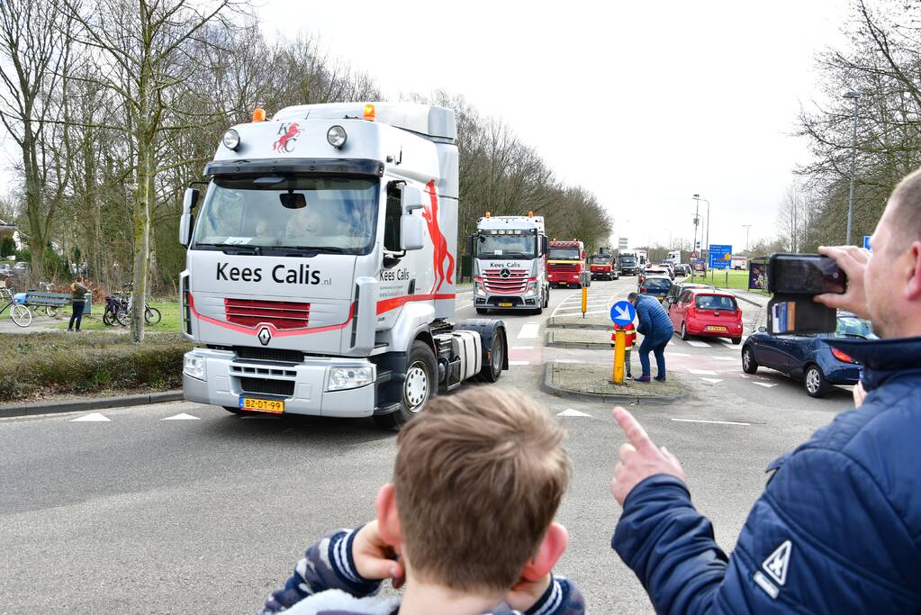 30ste Gooise Karavaan toeterend door de regio