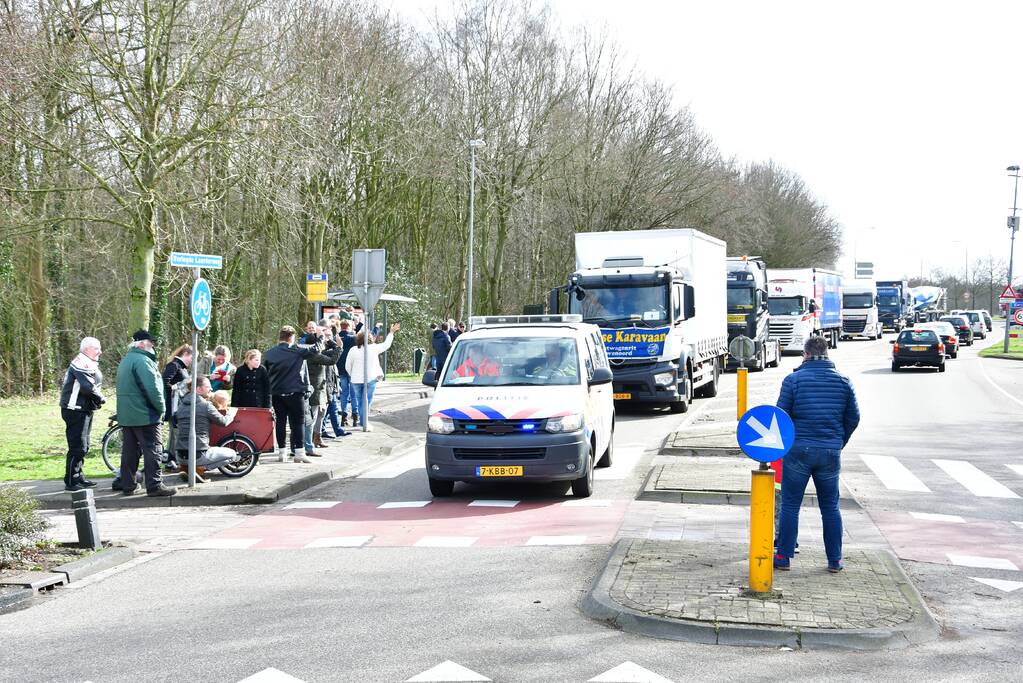 30ste Gooise Karavaan toeterend door de regio