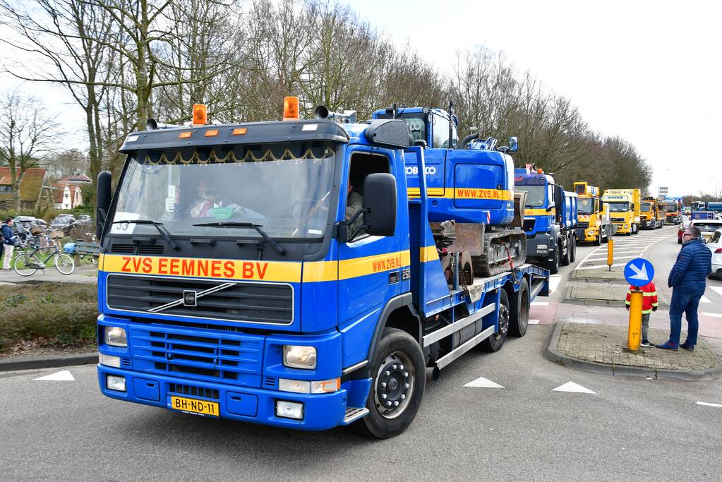 30ste Gooise Karavaan toeterend door de regio