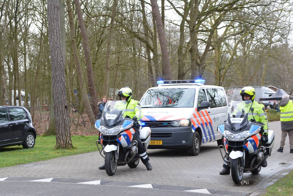 30ste Gooise Karavaan toeterend door de regio