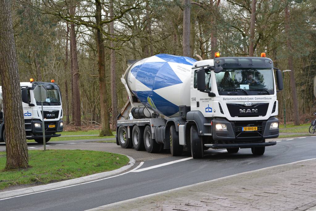 30ste Gooise Karavaan toeterend door de regio