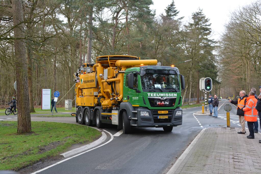 30ste Gooise Karavaan toeterend door de regio