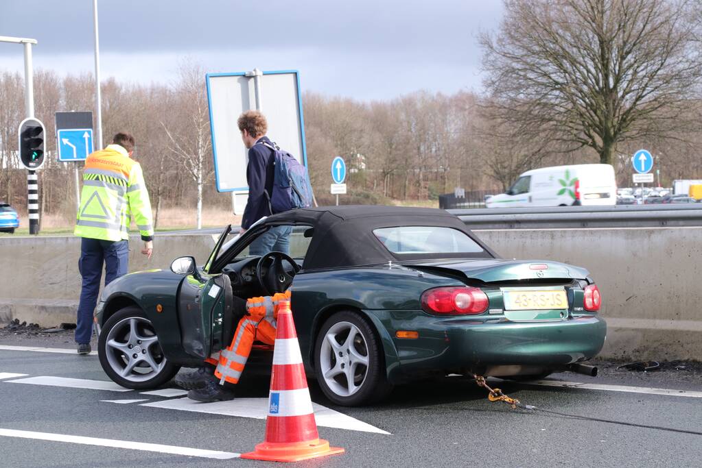 Opnieuw auto uit de bocht gevlogen op beruchte afrit