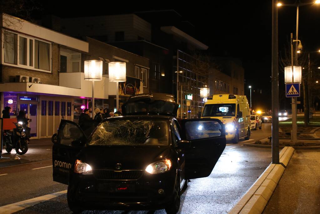 Maaltijdbezorger gewond bij aanrijding