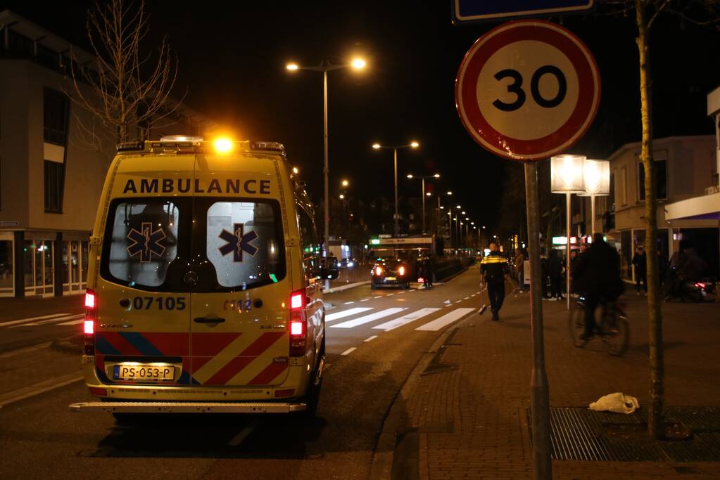 Maaltijdbezorger gewond bij aanrijding