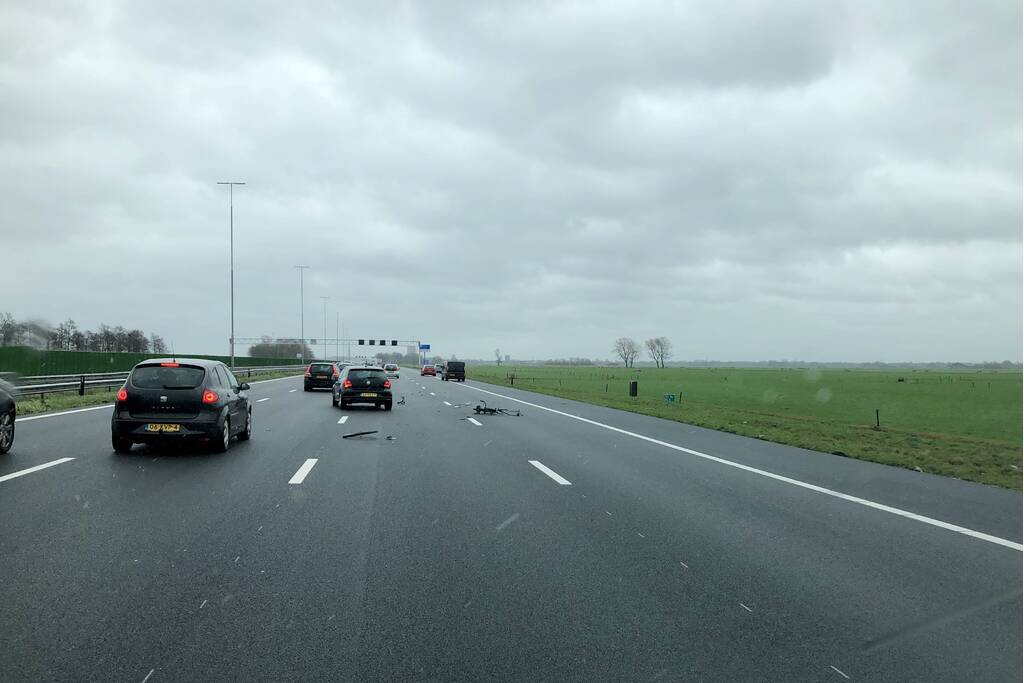 Automobilist verliest fiets op snelweg