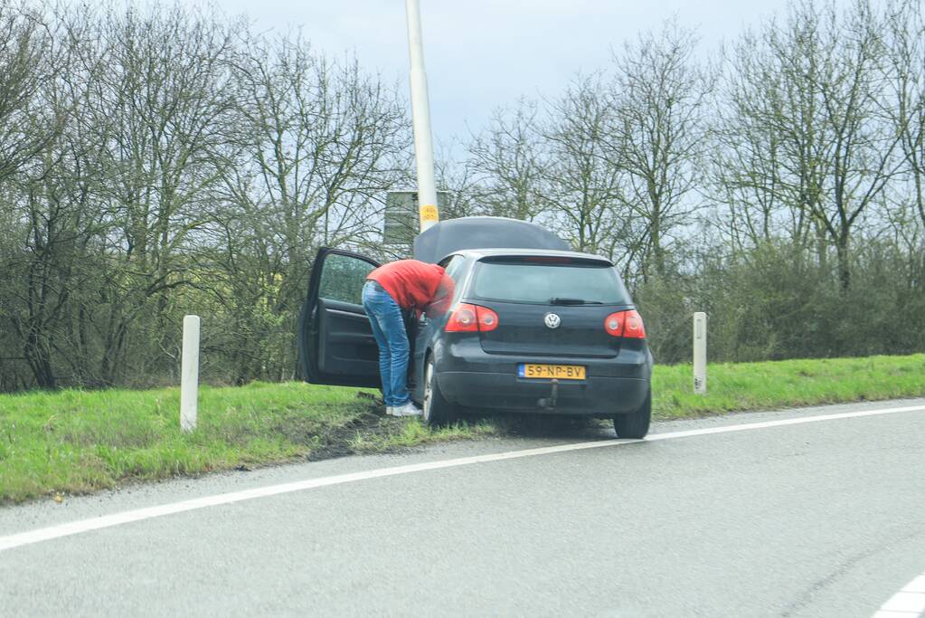 Auto uit de bocht gevlogen