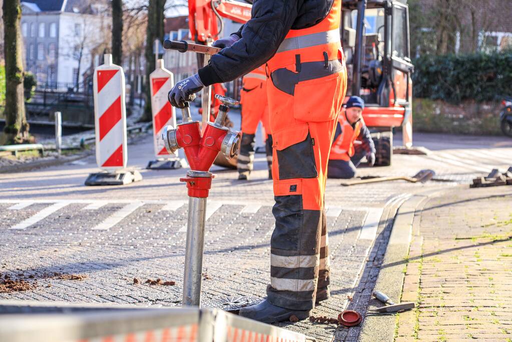 Straat afgesloten door lekkage in afsluiter