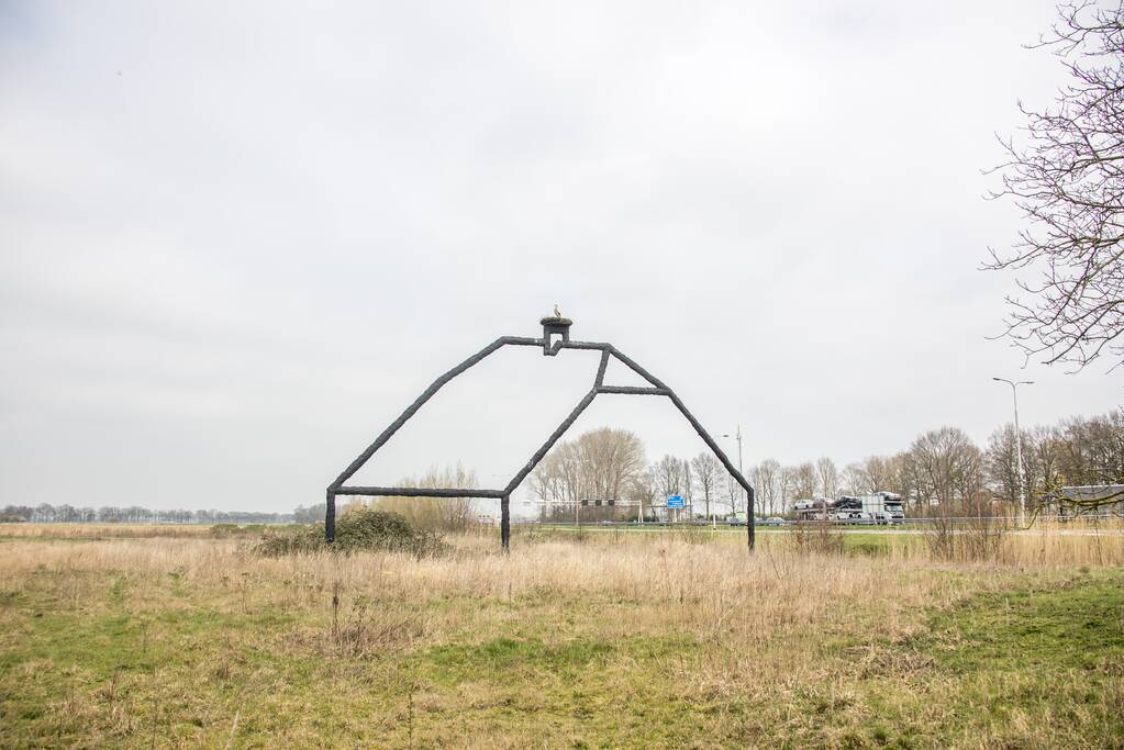 Ooiervaars werken weer aan uitbreiding op kunstwerk Uiverhoeve