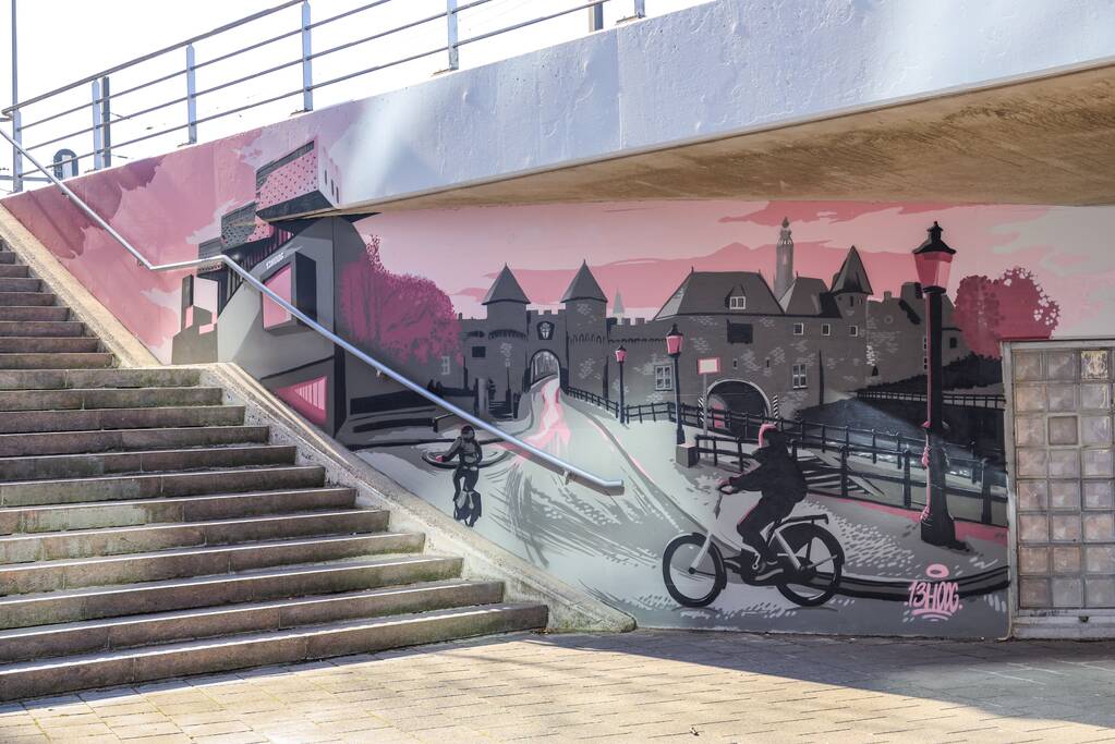 Grafittischildering door wethouder gepresenteerd