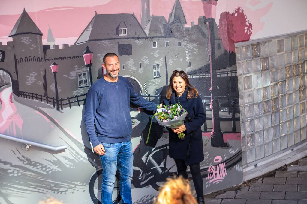 Grafittischildering door wethouder gepresenteerd