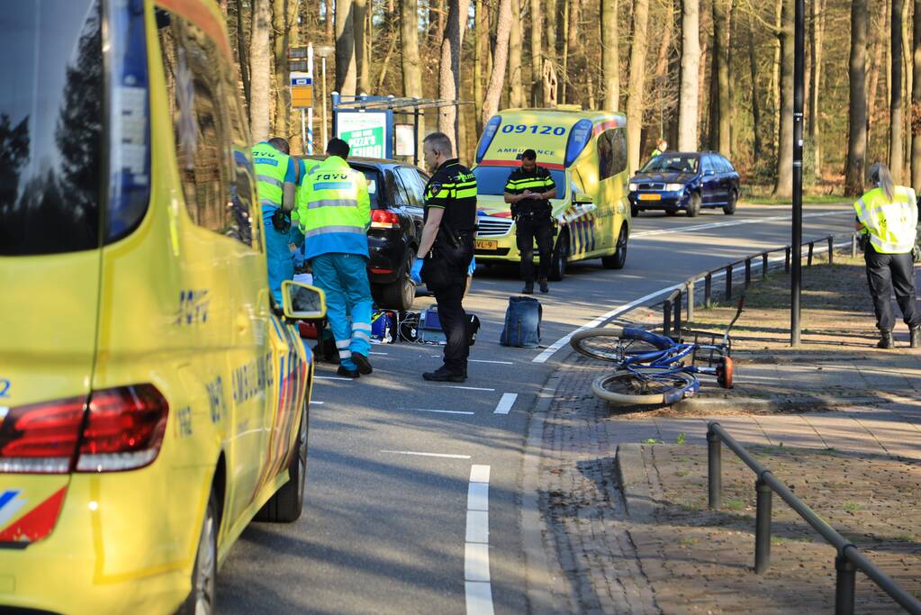 Fietsster ernstig gewond na aanrijding