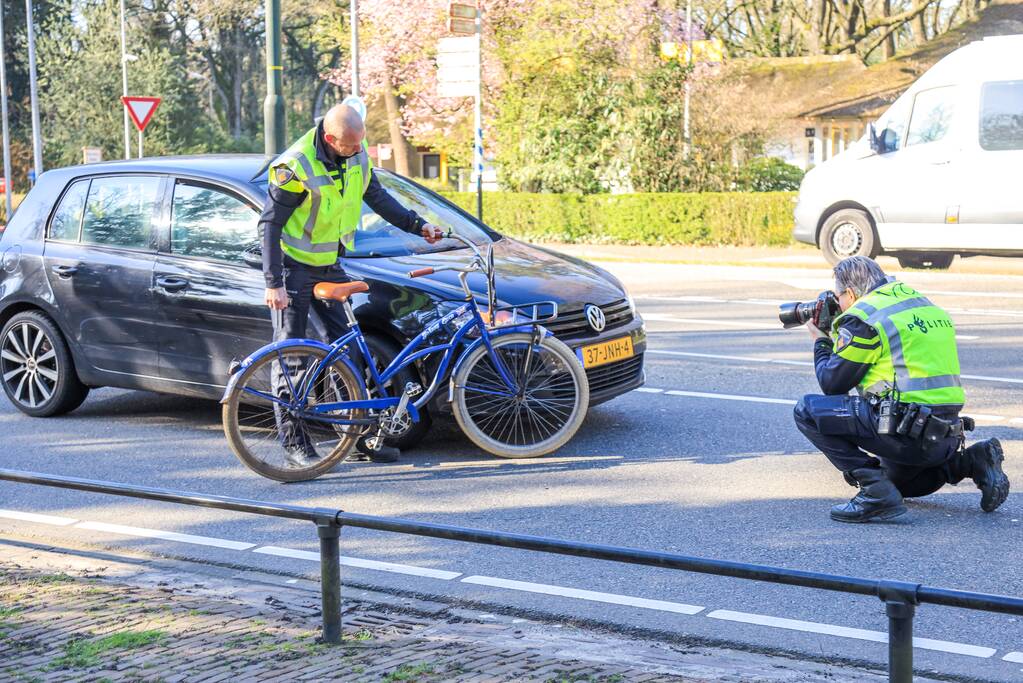 Fietsster ernstig gewond na aanrijding