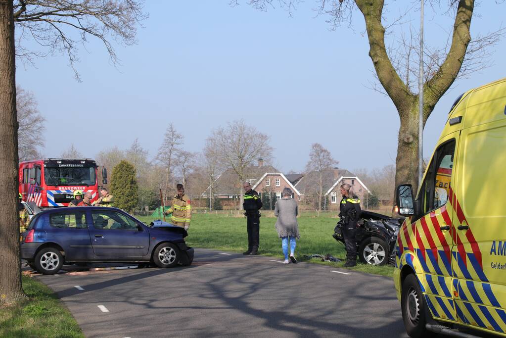 Persoon gewond bij frontale aanrijding, Hoevelakenseweg