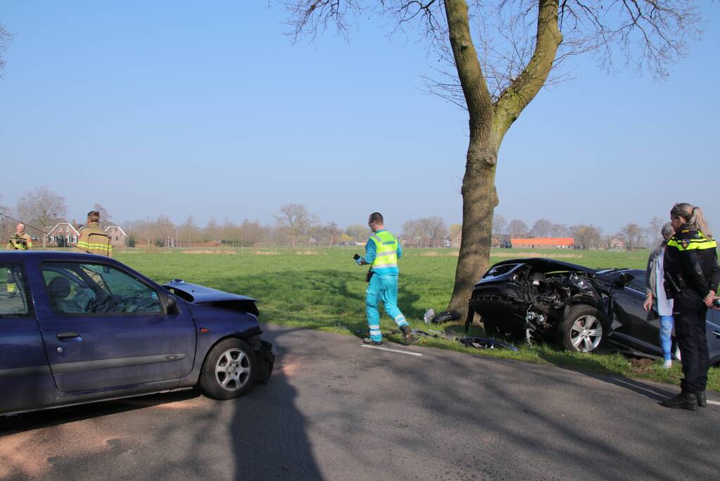 Persoon gewond bij frontale aanrijding, Hoevelakenseweg