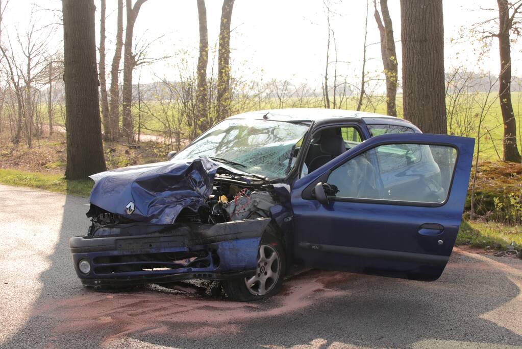 Persoon gewond bij frontale aanrijding, Hoevelakenseweg