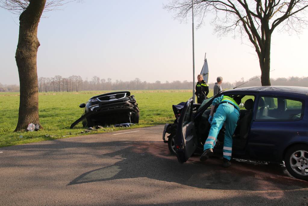 Persoon gewond bij frontale aanrijding, Hoevelakenseweg