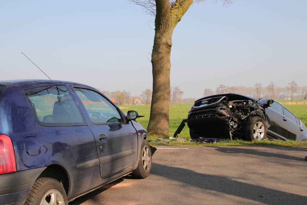 Persoon gewond bij frontale aanrijding, Hoevelakenseweg