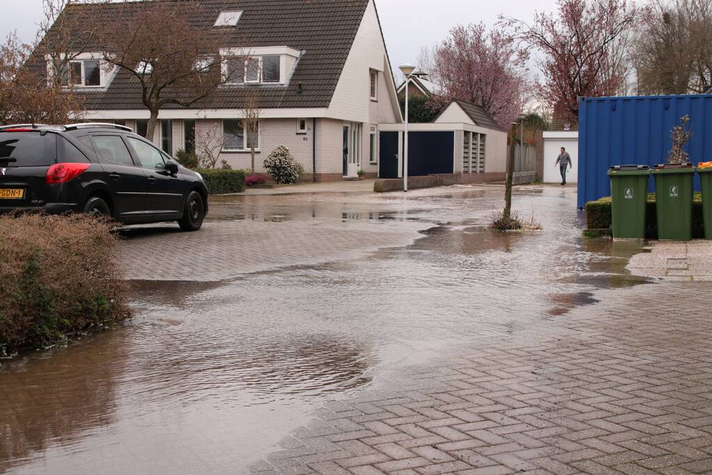Straat blank en huishoudens zonder water