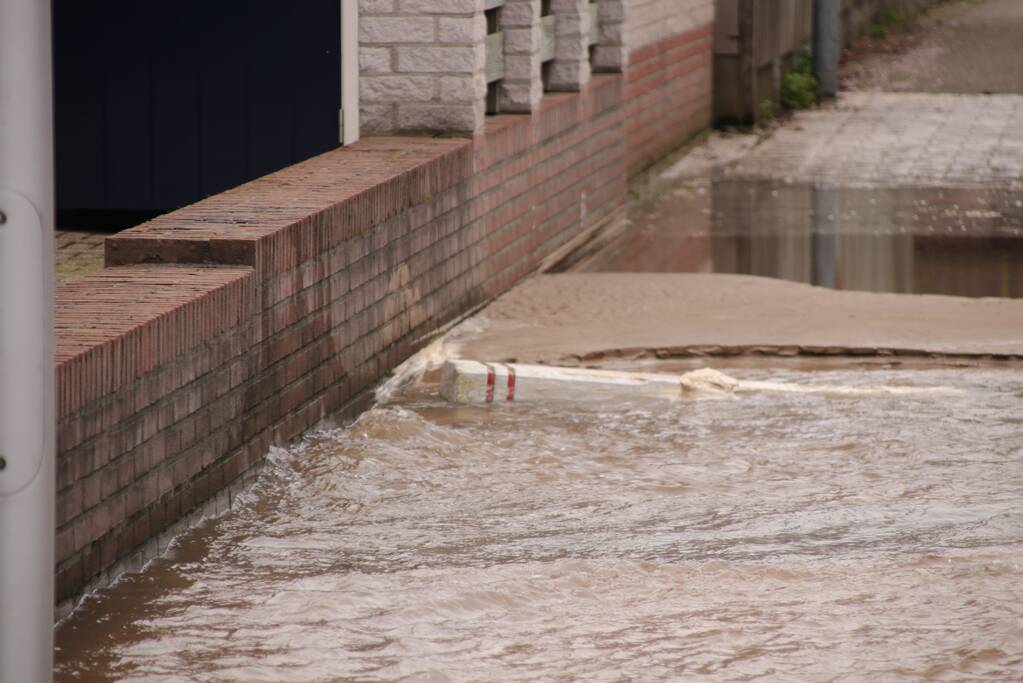 Straat blank en huishoudens zonder water