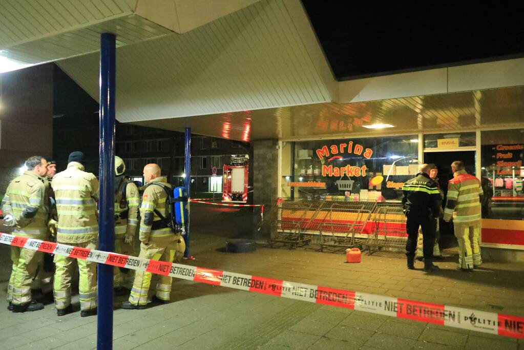 Drie aanhoudingen na poging brandstichting supermarkt, Operaplein