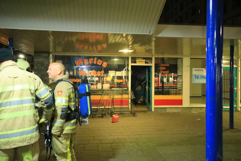 Drie aanhoudingen na poging brandstichting supermarkt, Operaplein