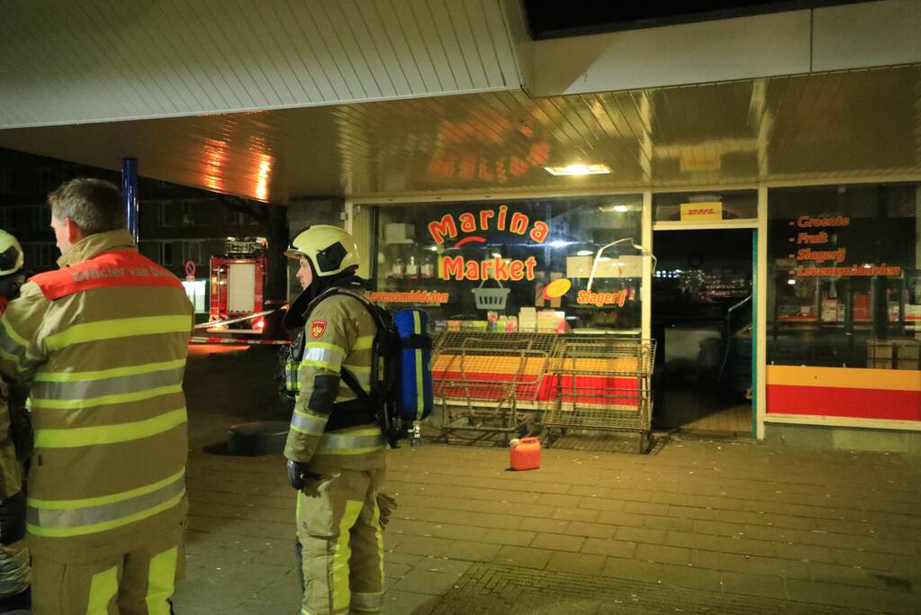 Drie aanhoudingen na poging brandstichting supermarkt, Operaplein