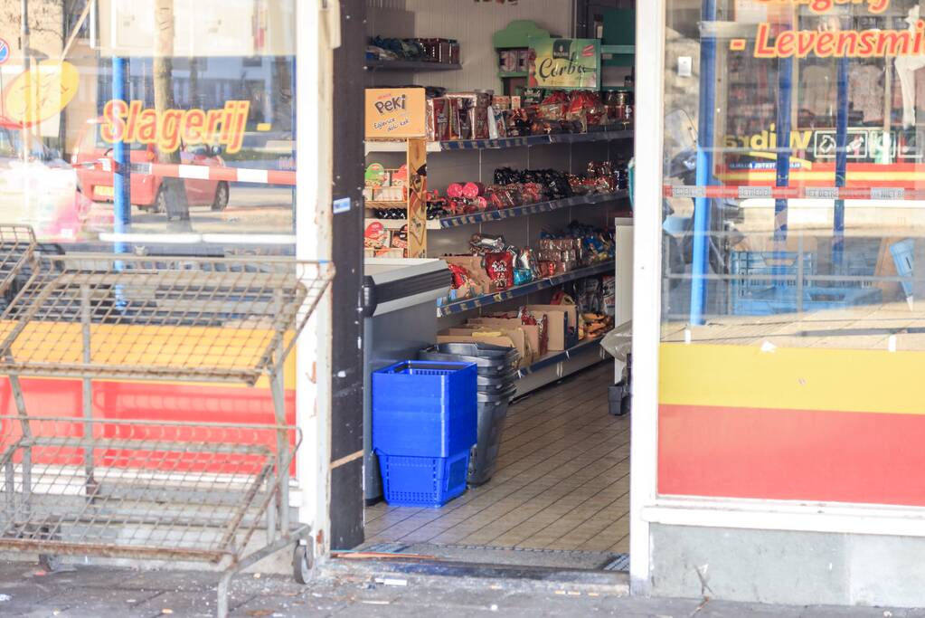 Onderzoek na poging brandstichting supermarkt, Operaplein