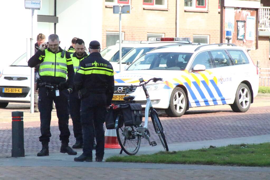 Fietser zwaargewond na botsing met aanhanger