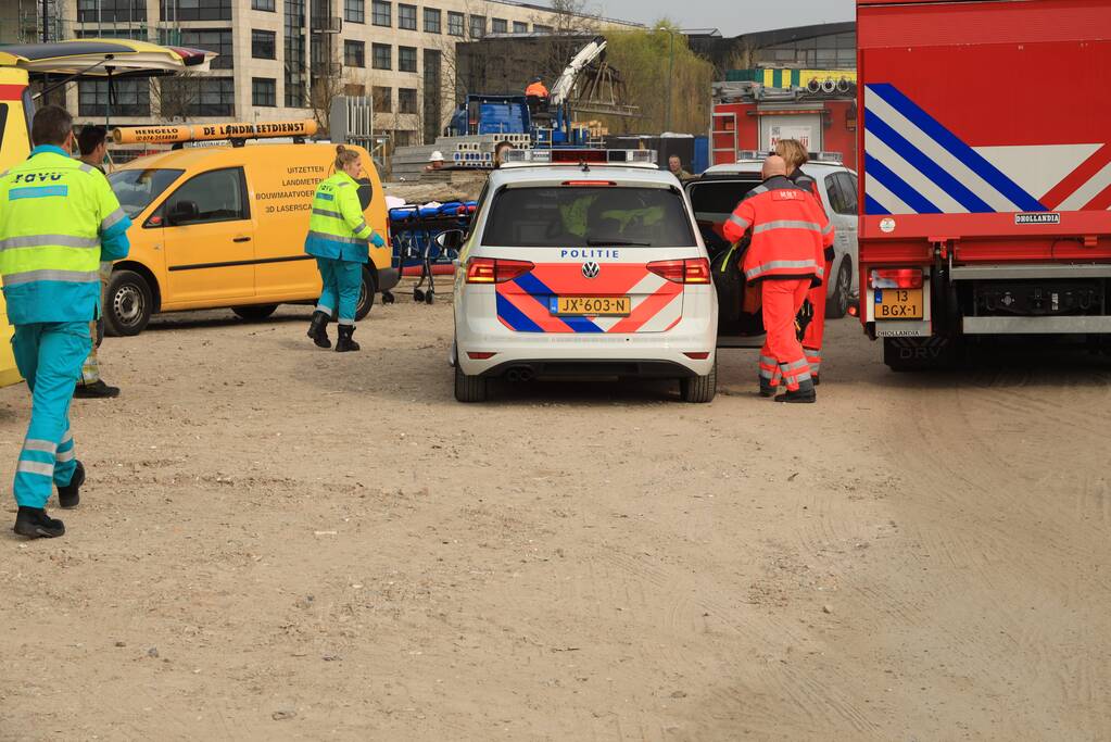 Persoon ernstig gewond op bouwplaats