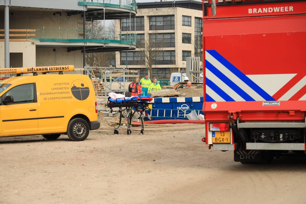Persoon ernstig gewond op bouwplaats