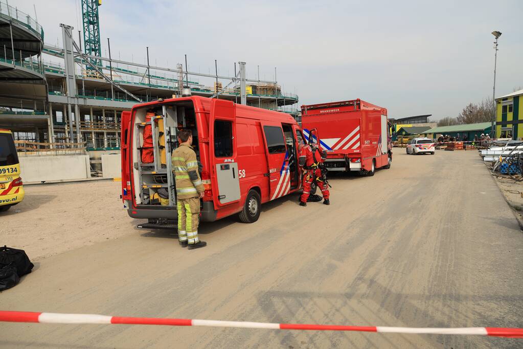 Persoon ernstig gewond op bouwplaats