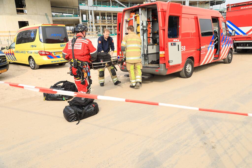 Persoon ernstig gewond op bouwplaats