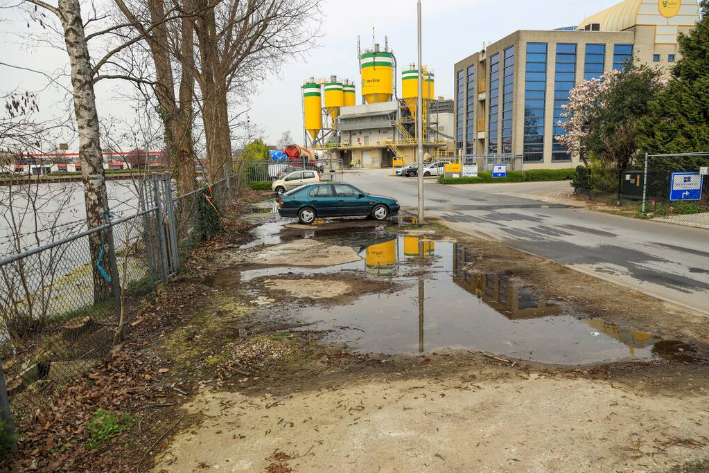Parkeerplaatsen blank door waterlekkage