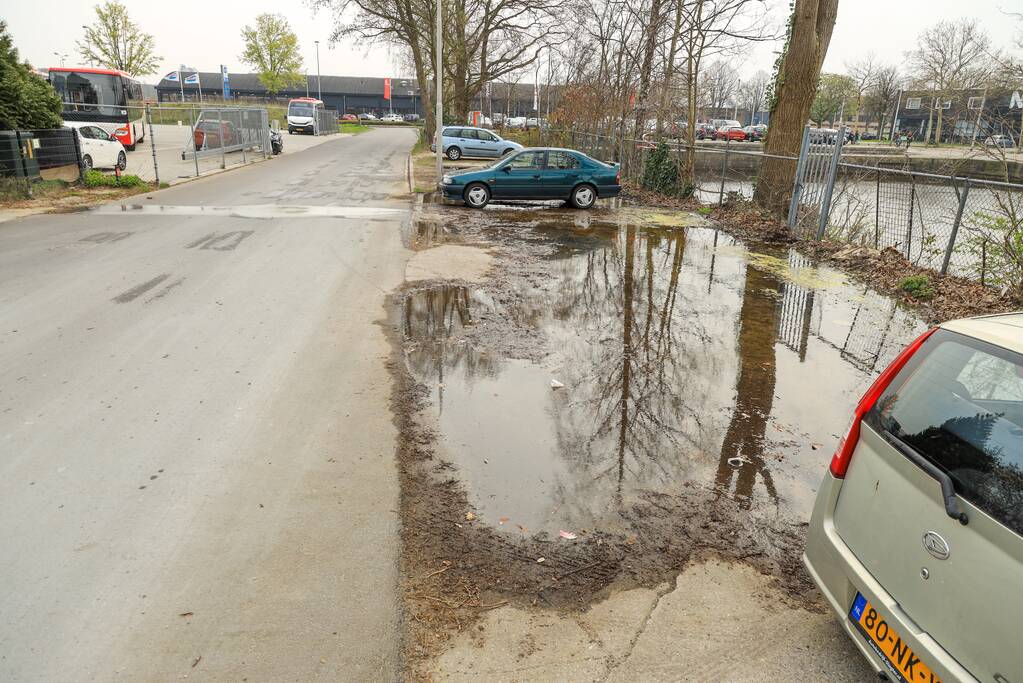 Parkeerplaatsen blank door waterlekkage