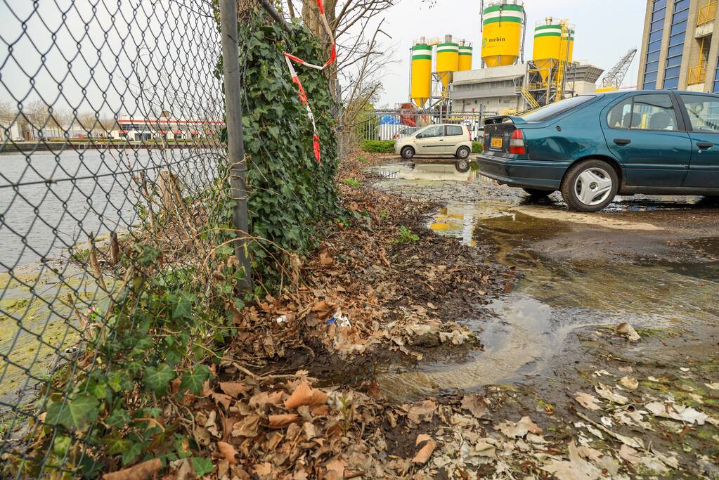 Parkeerplaatsen blank door waterlekkage