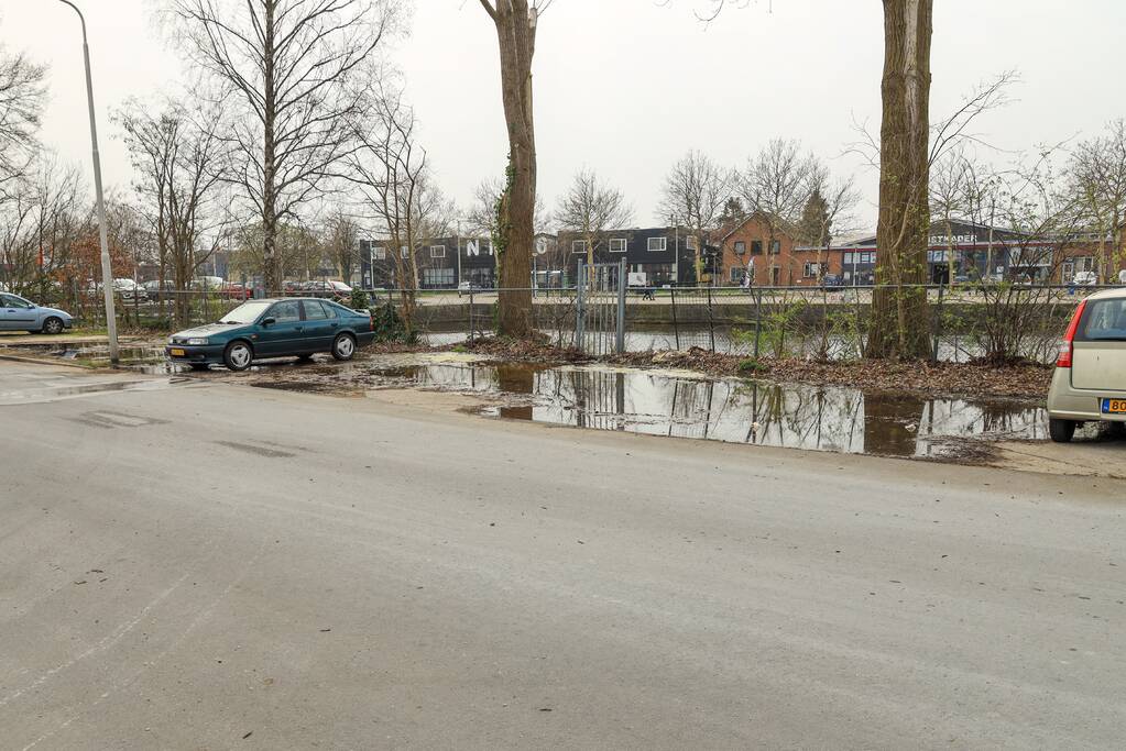 Parkeerplaatsen blank door waterlekkage
