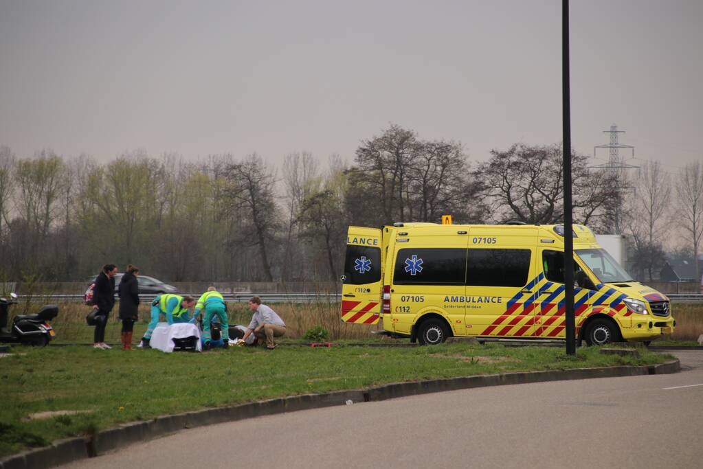 Scooterrijdster gelanceerd bij ongeval