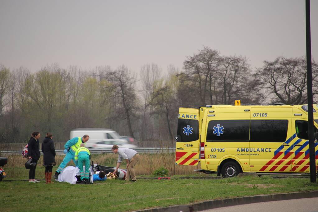 Scooterrijdster gelanceerd bij ongeval