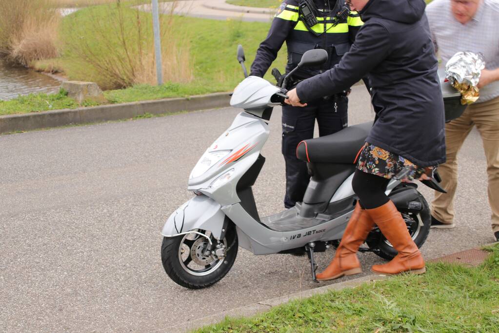 Scooterrijdster gelanceerd bij ongeval