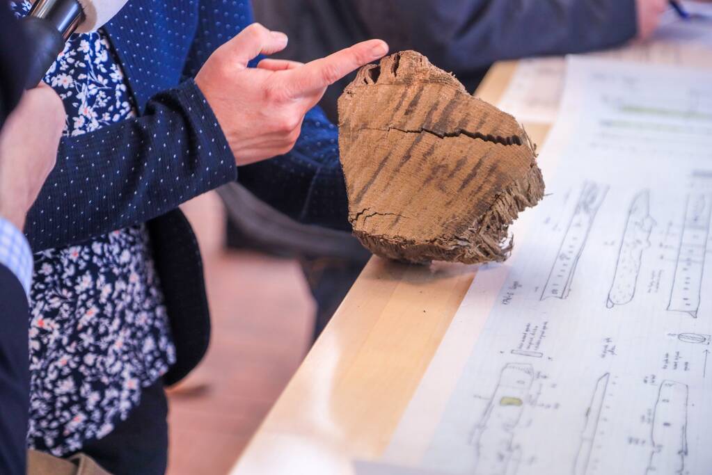 Minister Cultureel Erfgoed onthult oudste Nederlands scheepswrak